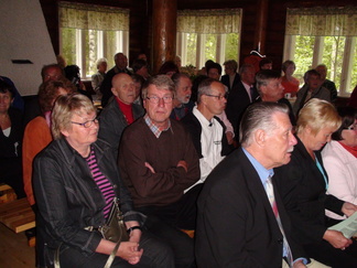 Sali oli täynnä hyväntuulisia Mukuloita